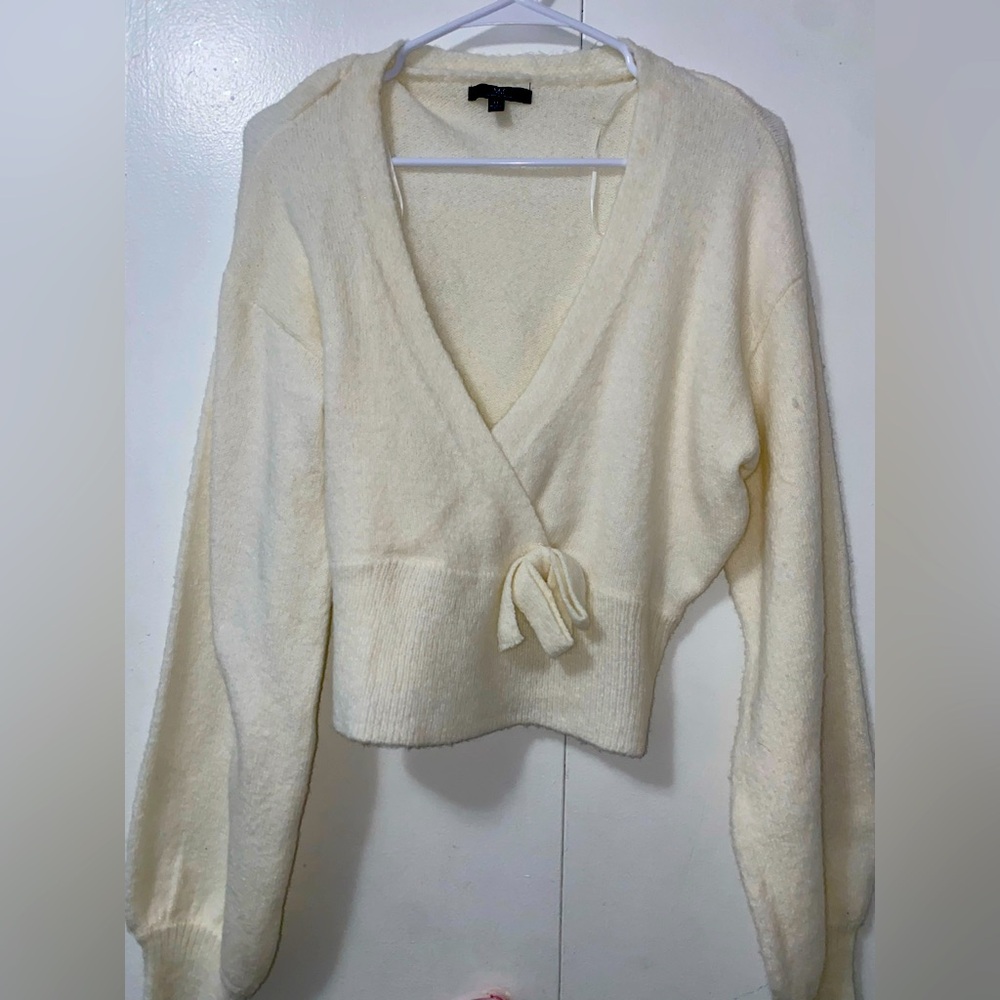 BRAND: My Michelle 
SIZE: XL
Coated White & Fury Long Blouse w/Bow on Front